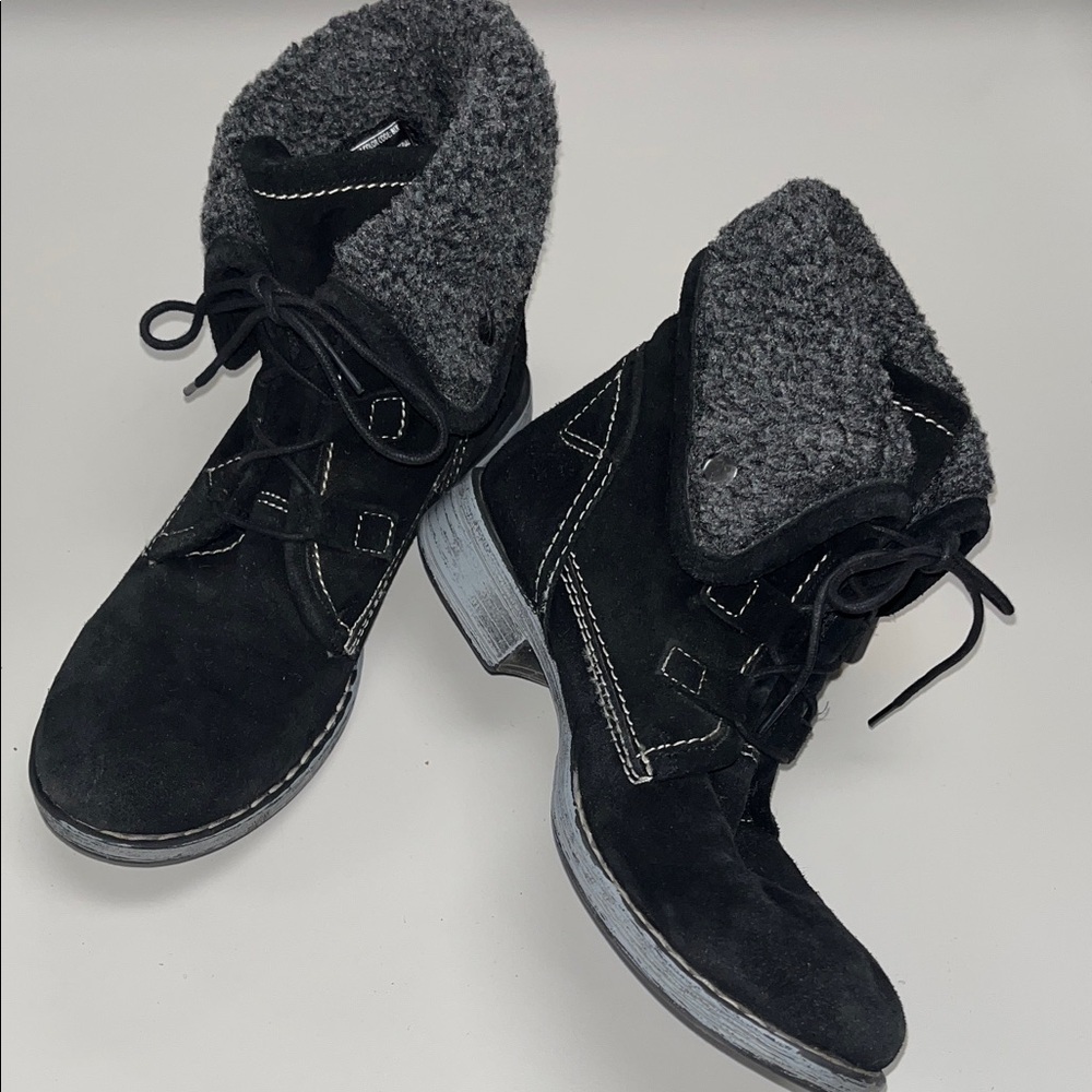 Skechers Black Suede with Gray Fleece Winter Boots size 8.5